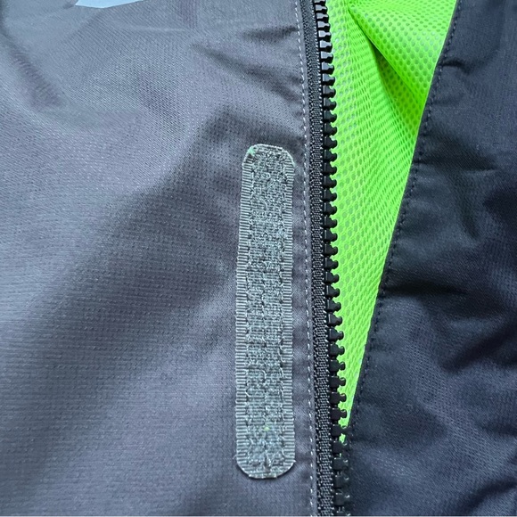 The North Face Hyvent Waterproof Shell Jacket - Picture 5 of 9